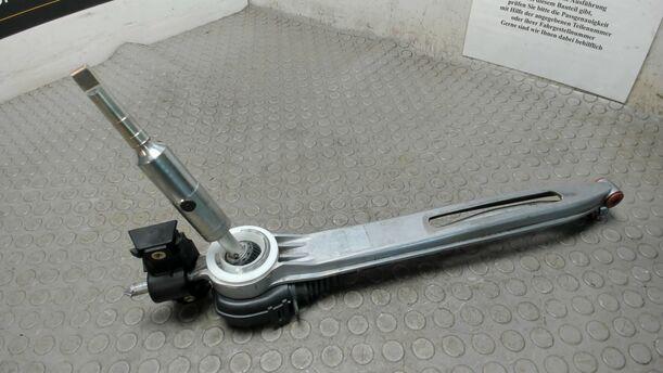 Foto: MITTELSCHALTUNG / SCHALTSTANGE eines Mercedes-Benz C 200 CDI DPF Cup