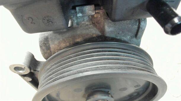 Foto: PUMPE SERVOLENKUNG eines Mercedes-Benz C 200 CDI DPF Cup