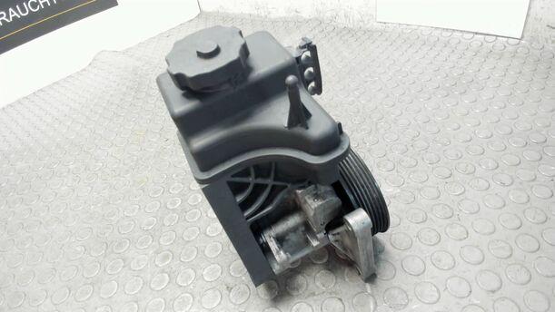 Foto: PUMPE SERVOLENKUNG eines Mercedes-Benz C 200 CDI DPF Cup