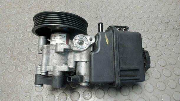 Foto: PUMPE SERVOLENKUNG eines Mercedes-Benz C 200 CDI DPF Cup