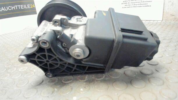 Foto: PUMPE SERVOLENKUNG eines Mercedes-Benz C 200 CDI DPF Cup