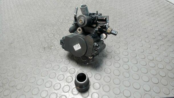Foto: DIESELHOCHDRUCKPUMPE eines Mercedes-Benz C 200 CDI DPF Cup