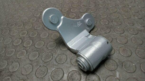 Foto: SCHARNIER HINTEN LINKS eines Mercedes-Benz C 200 CDI DPF Cup