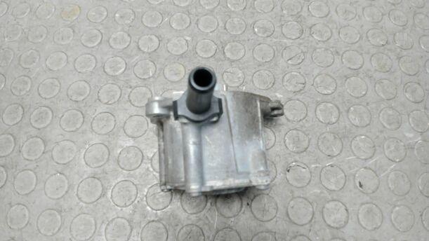 Foto: UNTERDRUCKPUMPE / VAKUUMPUMPE eines Mercedes-Benz C 200 CDI DPF Cup