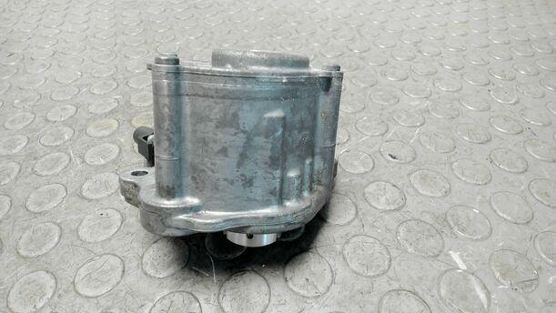 Foto: UNTERDRUCKPUMPE / VAKUUMPUMPE eines Mercedes-Benz C 200 CDI DPF Cup