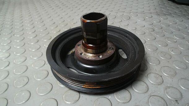 Foto: RIEMENSCHEIBE KURBELWELLE eines Opel Corsa 1.4 16V Cup