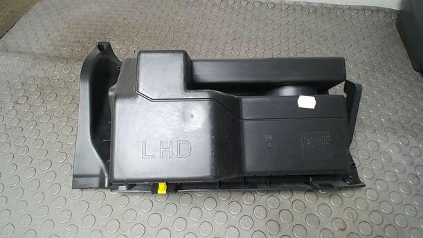 Foto: HANDSCHUHFACH eines Opel Corsa 1.4 16V Cup
