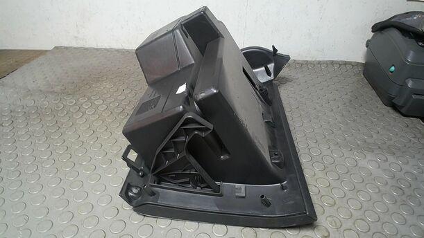 Foto: HANDSCHUHFACH eines Opel Corsa 1.4 16V Cup