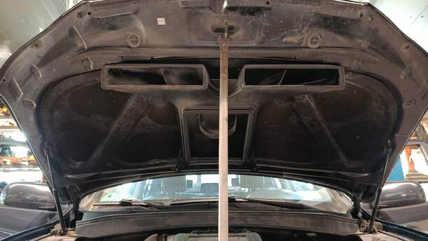 Foto: MOTORHAUBE eines Hyundai Santa Fe 2.2 CRDi 4WD Cup