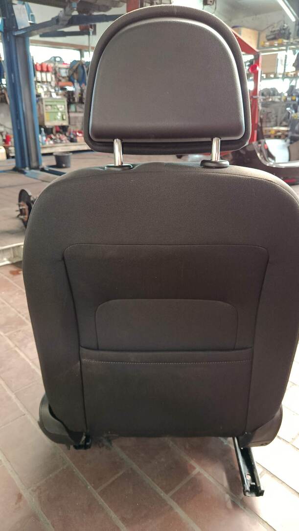 Foto: FAHRERSITZ/ SITZ VORN LINKS eines Opel Insignia 2.0 CDTI Sports Tourer Cup