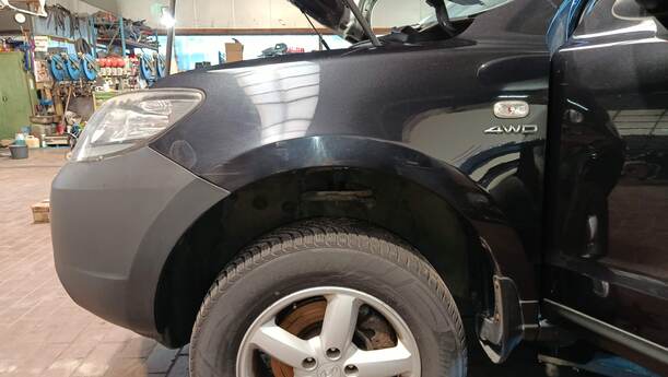 Foto: KOTFLÜGEL LINKS eines Hyundai Santa Fe 2.2 CRDi 4WD Cup