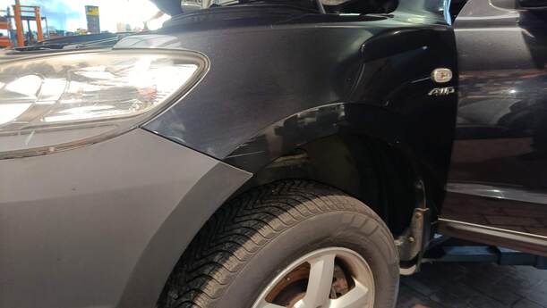 Foto: KOTFLÜGEL LINKS eines Hyundai Santa Fe 2.2 CRDi 4WD Cup