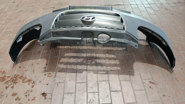 Foto: STOSSFÄNGER / STOßSTANGE VORNE eines Hyundai Santa Fe 2.2 CRDi 4WD Cup