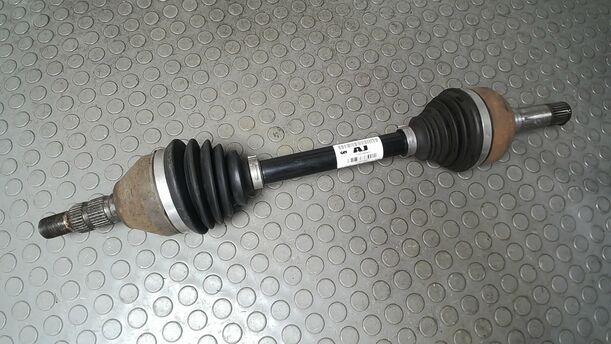 Foto: ANTRIEBSWELLE LINKS ( SCHALTGETRIEBE ) eines Opel Insignia 2.0 CDTI Sports Tourer Cup