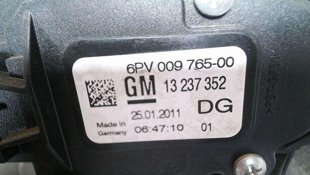 Foto: GASPEDAL eines Opel Insignia 2.0 CDTI Sports Tourer