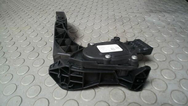 Foto: GASPEDAL eines Opel Insignia 2.0 CDTI Sports Tourer