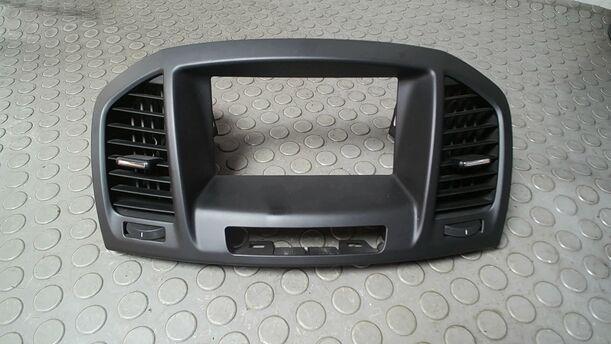 Foto: BLENDE ARMATURENBRETT OBEN eines Opel Insignia 2.0 CDTI Sports Tourer CL