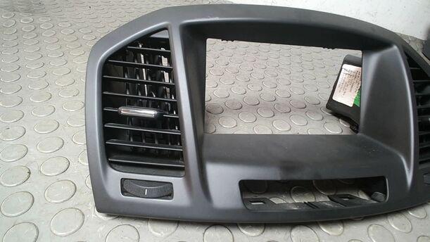 Foto: BLENDE ARMATURENBRETT OBEN eines Opel Insignia 2.0 CDTI Sports Tourer CL