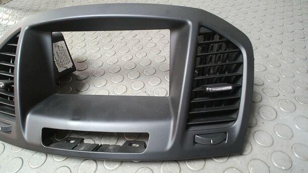 Foto: BLENDE ARMATURENBRETT OBEN eines Opel Insignia 2.0 CDTI Sports Tourer CL