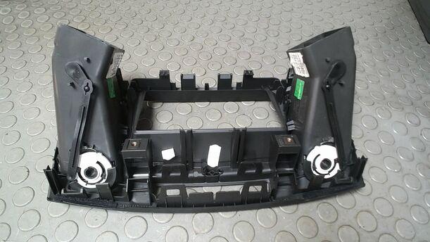 Foto: BLENDE ARMATURENBRETT OBEN eines Opel Insignia 2.0 CDTI Sports Tourer CL