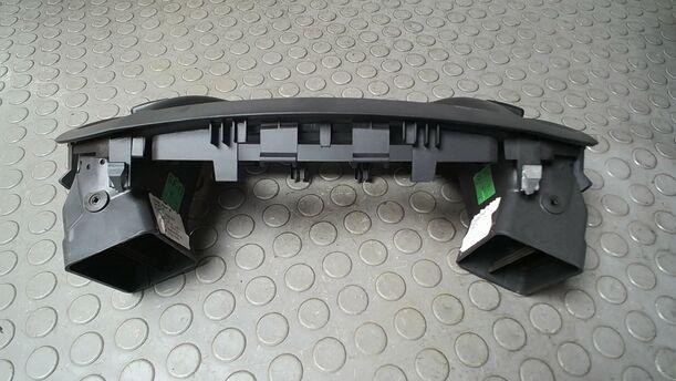 Foto: BLENDE ARMATURENBRETT OBEN eines Opel Insignia 2.0 CDTI Sports Tourer CL