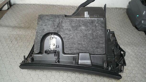 Foto: HANDSCHUHFACH eines Opel Insignia 2.0 CDTI Sports Tourer CL