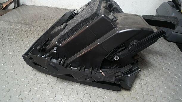 Foto: HANDSCHUHFACH eines Opel Insignia 2.0 CDTI Sports Tourer CL
