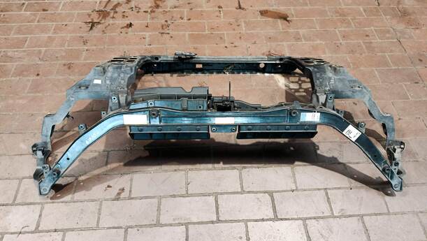 Foto: FRONTBLECH / SCHLOSSTRÄGER eines Hyundai Santa Fe 2.2 CRDi 4WD CL