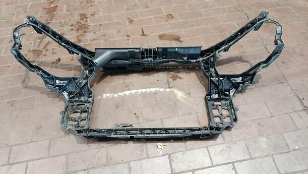 Foto: FRONTBLECH / SCHLOSSTRÄGER eines Hyundai Santa Fe 2.2 CRDi 4WD CL