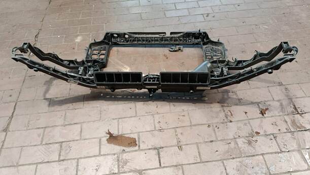 Foto: FRONTBLECH / SCHLOSSTRÄGER eines Hyundai Santa Fe 2.2 CRDi 4WD CL