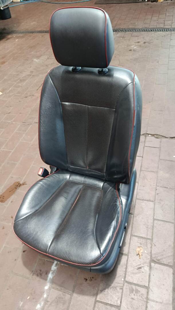 Foto: SITZ VORNE LINKS / FAHRERSITZ eines Hyundai Santa Fe 2.2 CRDi 4WD CL