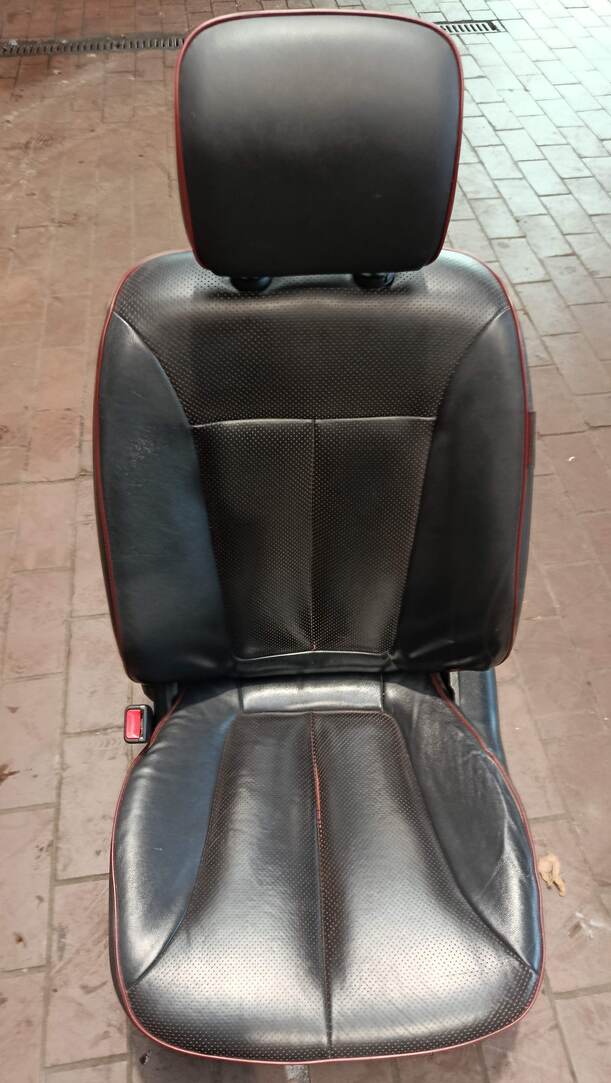 Foto: SITZ VORNE LINKS / FAHRERSITZ eines Hyundai Santa Fe 2.2 CRDi 4WD CL
