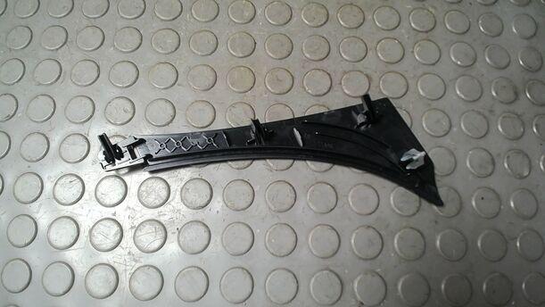 Foto: BLENDE ARMATURENTAFEL LINKS MITTIG eines Opel Insignia 2.0 CDTI Sports Tourer CL