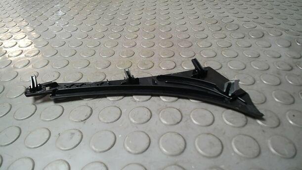 Foto: BLENDE ARMATURENTAFEL LINKS MITTIG eines Opel Insignia 2.0 CDTI Sports Tourer CL