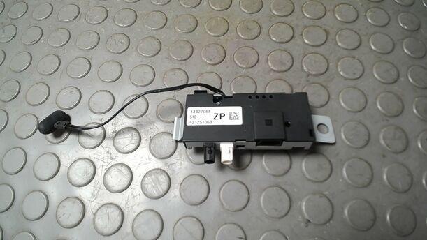 Foto: ANTENNENVERSTÄRKER HECKSCHEIBE eines Opel Insignia 2.0 CDTI Sports Tourer CL