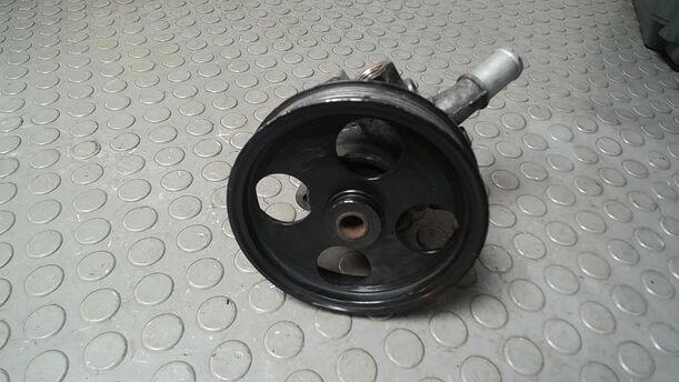 Foto: PUMPE SERVOLENKUNG/ SERVOPUMPE eines Opel Insignia 2.0 CDTI Sports Tourer CL