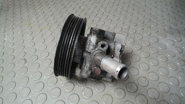 Foto: PUMPE SERVOLENKUNG/ SERVOPUMPE eines Opel Insignia 2.0 CDTI Sports Tourer CL