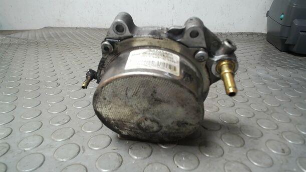 Foto: VAKUUMPUMPE/ UNTERDRUCKPUMPE eines Opel Insignia 2.0 CDTI Sports Tourer CL