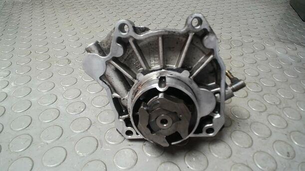 Foto: VAKUUMPUMPE/ UNTERDRUCKPUMPE eines Opel Insignia 2.0 CDTI Sports Tourer CL