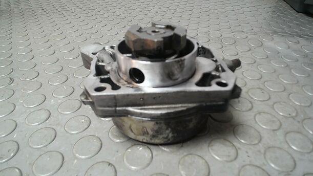 Foto: VAKUUMPUMPE/ UNTERDRUCKPUMPE eines Opel Insignia 2.0 CDTI Sports Tourer CL