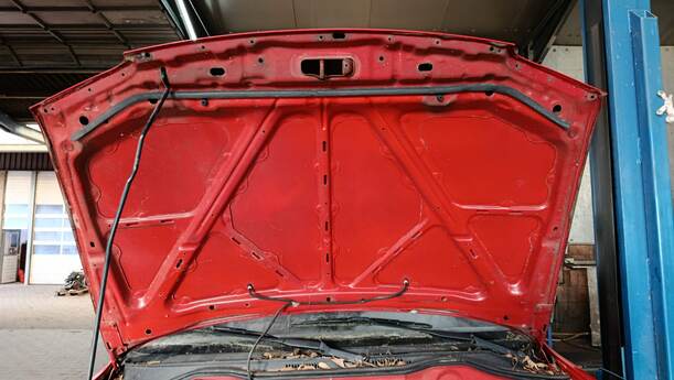 Foto: MOTORHAUBE(VOR FACELIFT) eines Nissan Micra 1.0 CL