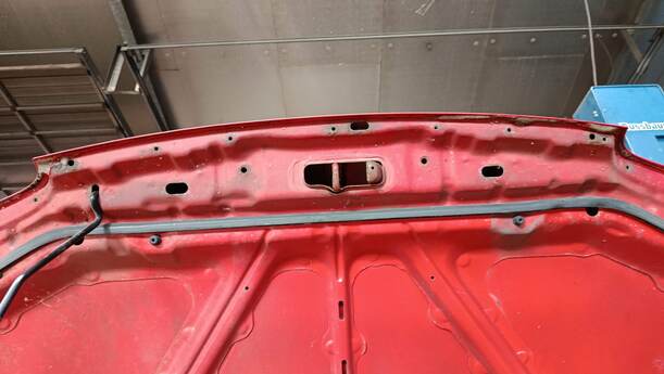 Foto: MOTORHAUBE(VOR FACELIFT) eines Nissan Micra 1.0 CL