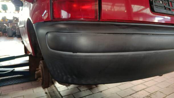Foto: STOSSSTANGE / STOSSFÄNGER HINTEN eines Nissan Micra 1.0 CL
