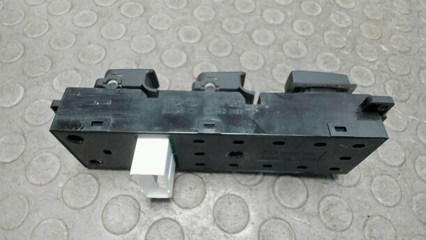 Foto: FENSTERHEBERSCHALTER eines Hyundai Santa Fe 2.2 CRDi 4WD CL