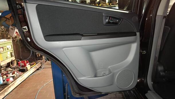 Foto: TÜR HINTEN LINKS eines Suzuki SX4 1.6 VVT