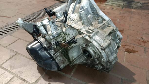Foto: SCHALTGETRIEBE 5 GANG eines Suzuki SX4 1.6 VVT