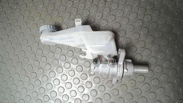 Foto: HAUPTBREMSZYLINDER eines Suzuki SX4 1.6 VVT