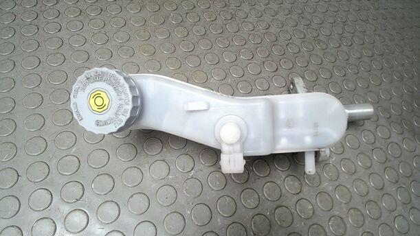 Foto: HAUPTBREMSZYLINDER eines Suzuki SX4 1.6 VVT