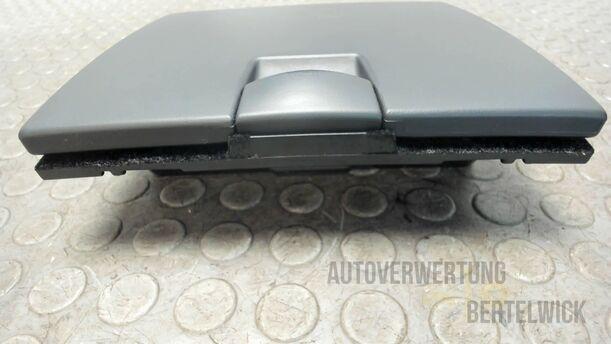 Foto: ABLAGEFACH ARMATURENBRETT eines Hyundai Santa Fe 2.2 CRDi 4WD