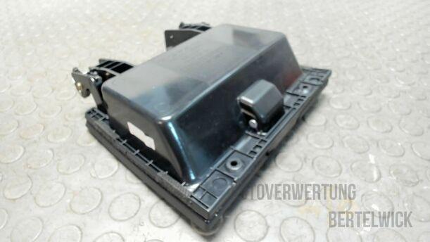 Foto: ABLAGEFACH ARMATURENBRETT eines Hyundai Santa Fe 2.2 CRDi 4WD